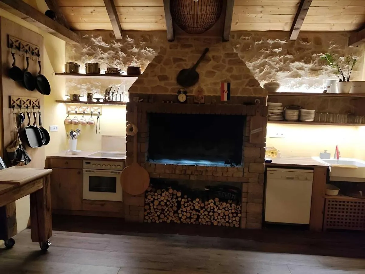 Authentic Stone Villa With Pool, Obrovac Kruševo