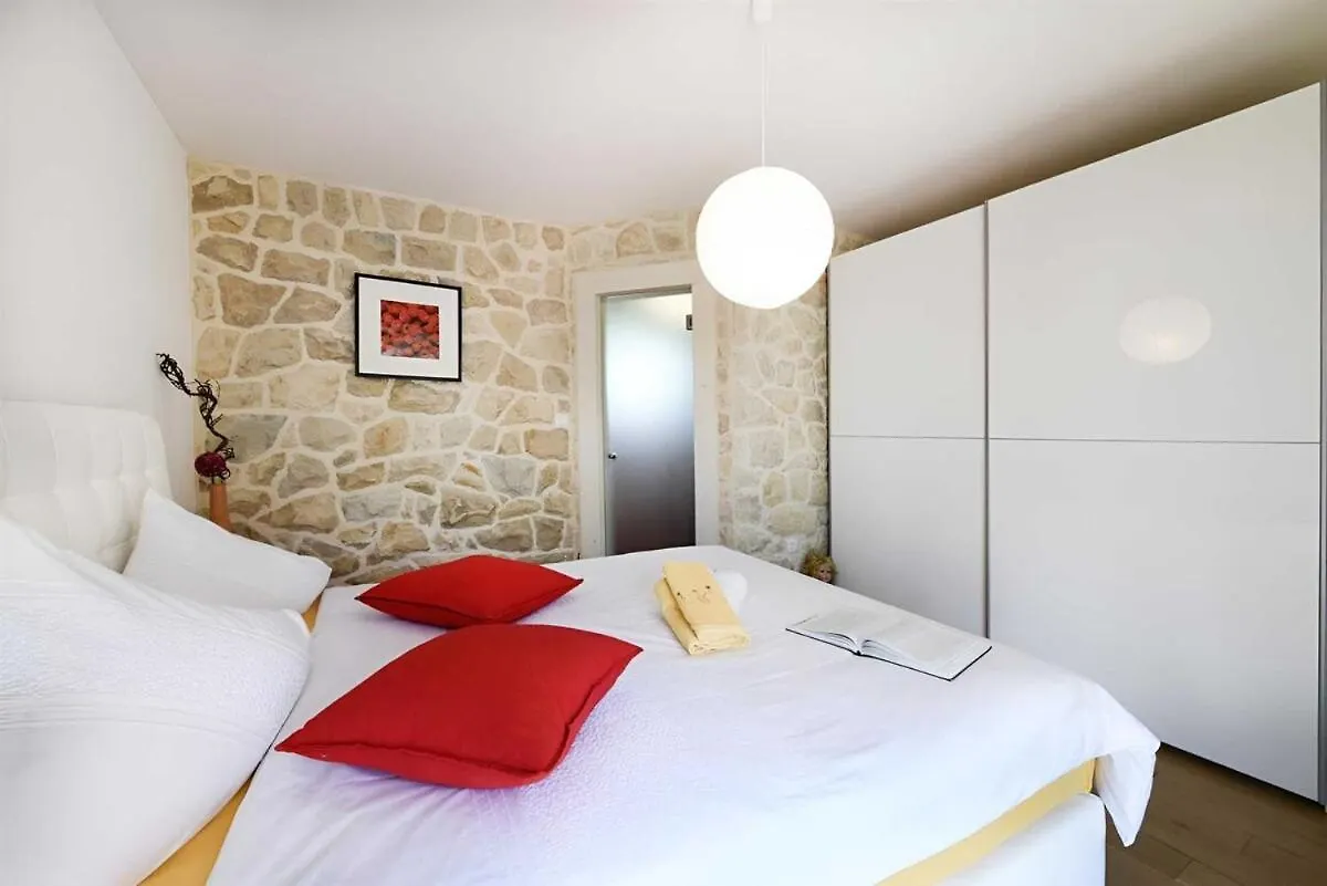 Authentic Stone Villa With Pool, Obrovac Kruševo